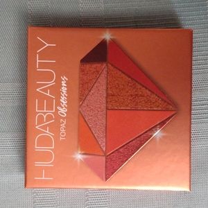 Huda beauty topaz obsessions palette